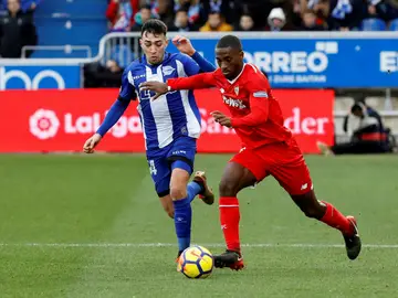 Munir, ante Carole Munir, ante Carole
