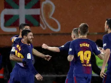 Leo Messi y Luis Suárez celebran un gol en Anoeta Leo Messi y Luis Suárez celebran un gol en Anoeta