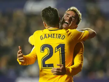 Gameiro celebra un gol con Griezmann Gameiro celebra un gol con Griezmann