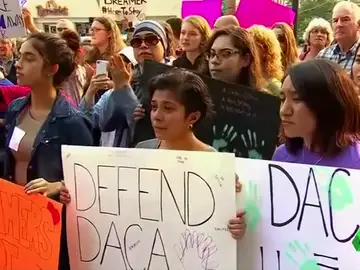 Un grupo de personas se manifiestas contra el fin del programa DACA Un grupo de personas se manifiestas contra el fin del programa DACA