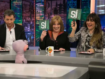 Carmen Maura y Candela Peña toman las decisiones más filosóficas de sus vidas en 'El Hormiguero 3.0' Carmen Maura y Candela Peña toman las decisiones más filosóficas de sus vidas en 'El Hormiguero 3.0'
