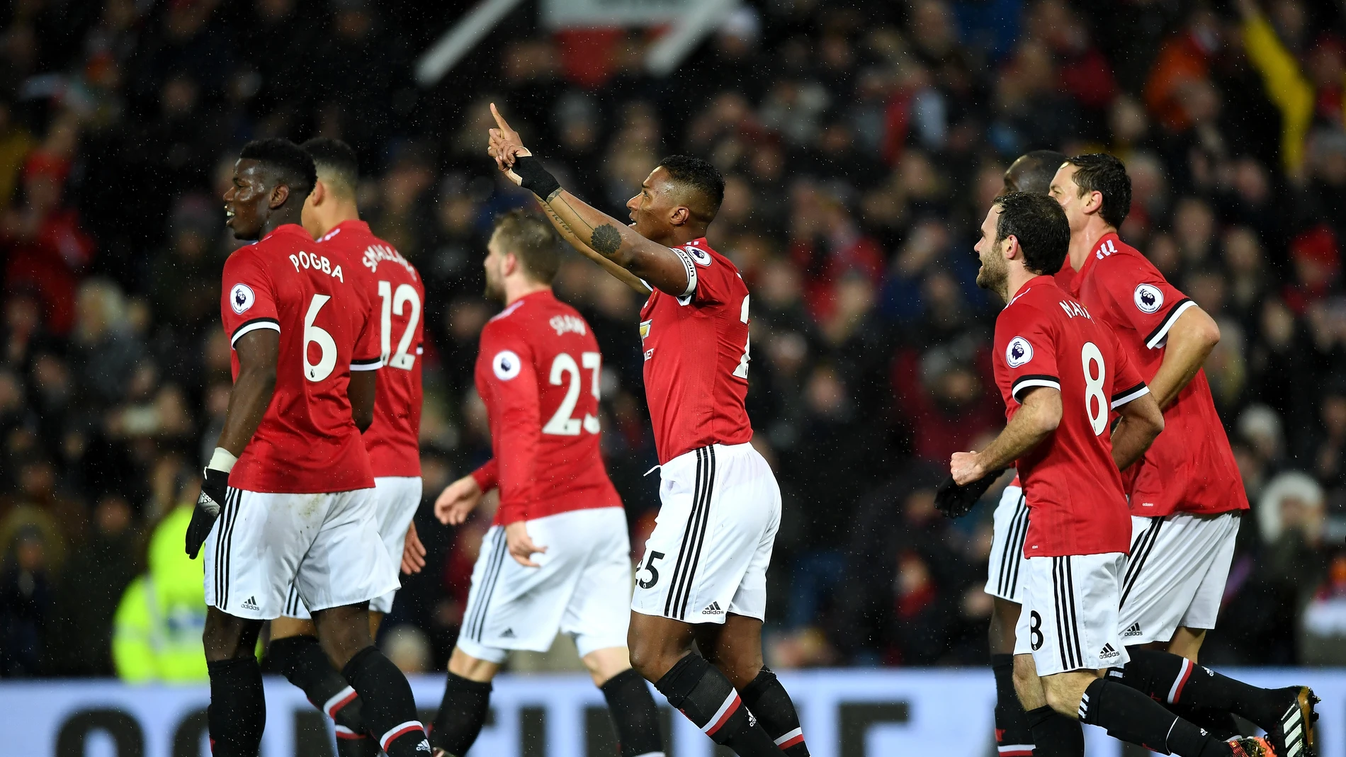 Los jugadores del United, eufóricos tras el gol Los jugadores del United, eufóricos tras el gol