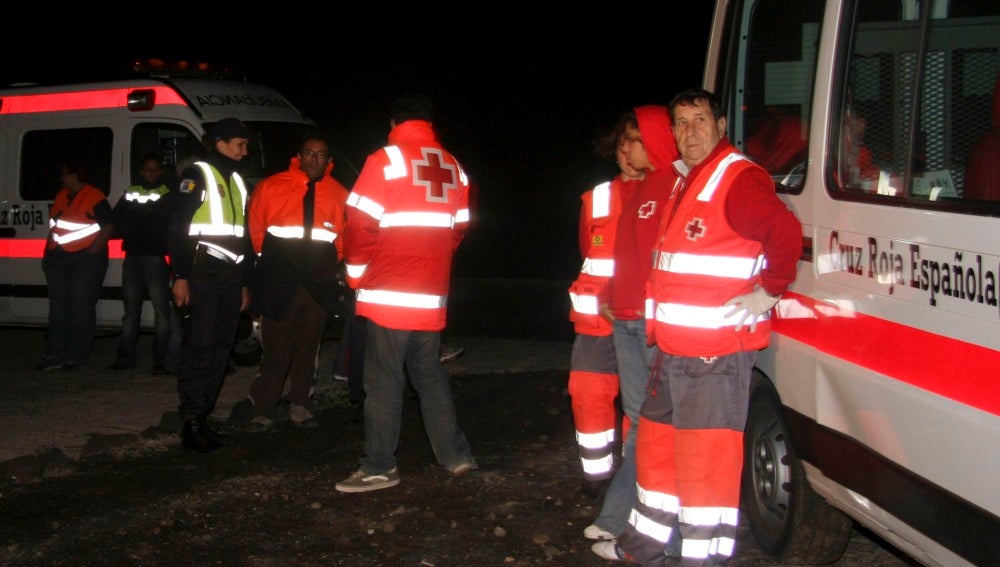 Siete muertos en una patera encallada en la costa de Lanzarote