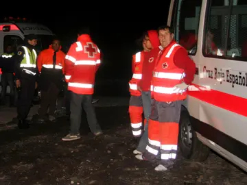 Siete muertos en una patera encallada en la costa de Lanzarote Siete muertos en una patera encallada en la costa de Lanzarote