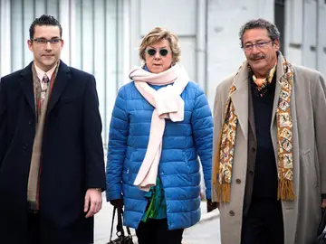 La senadora del PP y exalcaldesa de Cartagena Pilar Barreiro, acompañada de sus abogados La senadora del PP y exalcaldesa de Cartagena Pilar Barreiro, acompañada de sus abogados