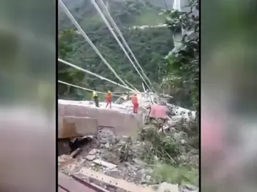 Siete muertos al derrumbarse un puente en Colombia Siete muertos al derrumbarse un puente en Colombia