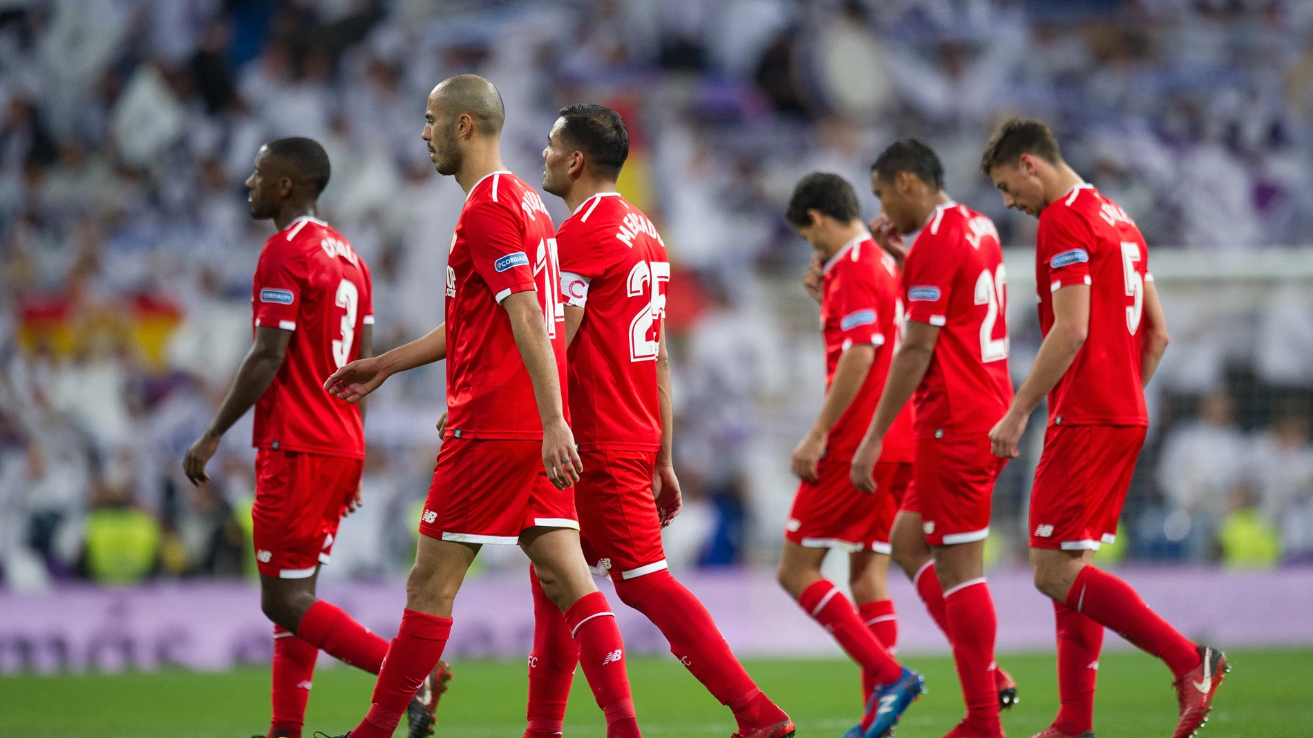 Los jugadores del Sevilla se retiran del Santiago Bernabéu Los jugadores del Sevilla se retiran del Santiago Bernabéu