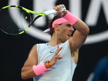 Rafa Nadal golpea de derecha una bola en el Open de Australia Rafa Nadal golpea de derecha una bola en el Open de Australia