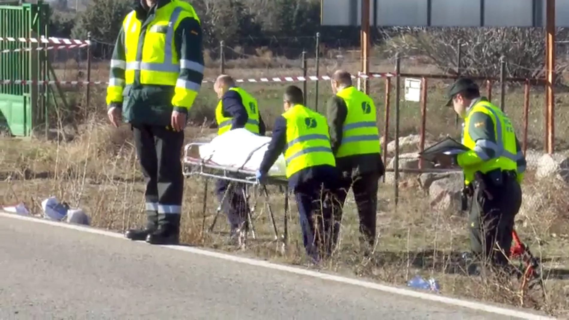 Encuentran el cuerpo de una joven de 17 años en la cuneta de la M-117 con signos de atropello Encuentran el cuerpo de una joven de 17 años en la cuneta de la M-117 con signos de atropello