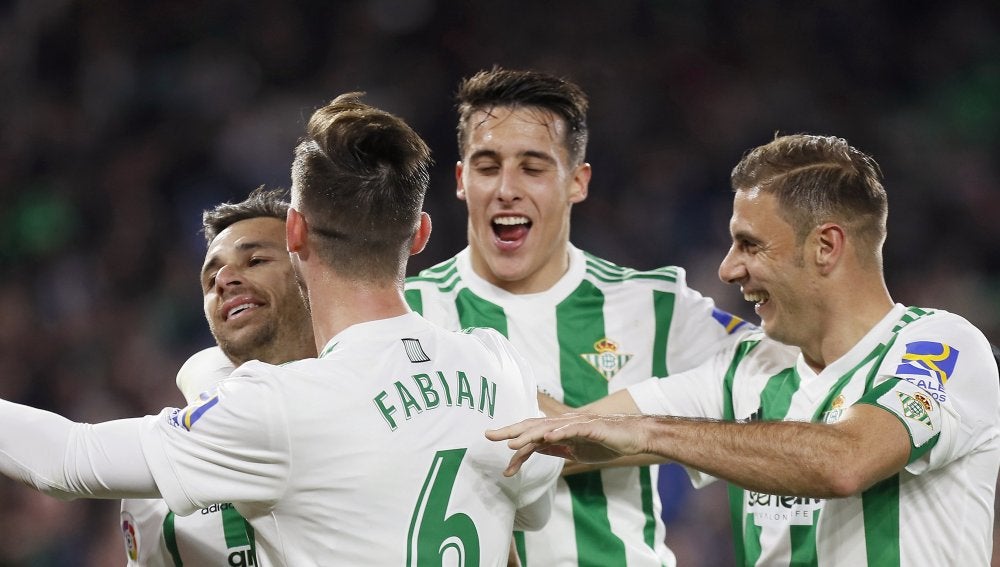 Los jugadores del Betis celebran el 3-2 ante el Leganés