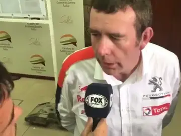 Bruno Famin, jefe de Peugeot: "Carlos Sainz es un gran campeón, si no se paró es que no tocó al quad" Bruno Famin, jefe de Peugeot: "Carlos Sainz es un gran campeón, si no se paró es que no tocó al quad"