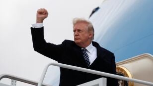 Donald Trump en el avi&oacute;n presidencial