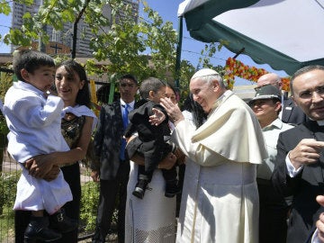 El Papa, frente al drama de niños que viven con sus madres reclusas en Chile