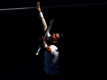 Djokovic celebra su victoria en su debut en el Open de Australia Djokovic celebra su victoria en su debut en el Open de Australia