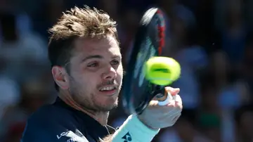 Wawrinka golpea la pelota durante el Open de Australia Wawrinka golpea la pelota durante el Open de Australia