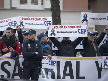Miembros de los sindicatos policiales y asociaciones de la Guardia Civil Miembros de los sindicatos policiales y asociaciones de la Guardia Civil