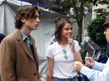 Timothée Chalamet, Selena Gomez y Woody Allen Timothée Chalamet, Selena Gomez y Woody Allen