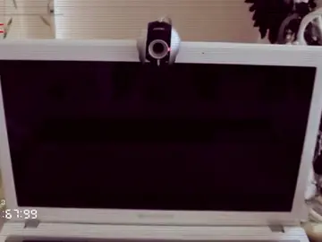 Espías y ladrones de nuestra intimidad: cuidado con las cámaras de móviles y ordenadores Espías y ladrones de nuestra intimidad: cuidado con las cámaras de móviles y ordenadores