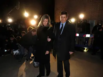 Los padres de Diana Quer a su llegada al funeral que se celebra por su hija Los padres de Diana Quer a su llegada al funeral que se celebra por su hija