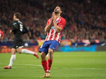 Diego Costa se lamenta en el partido ante el Sevilla