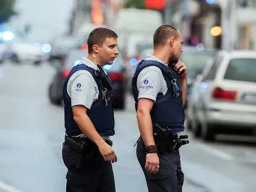 Agentes de policía caminando por Bruselas, en una imagen de archivo. Agentes de policía caminando por Bruselas, en una imagen de archivo.
