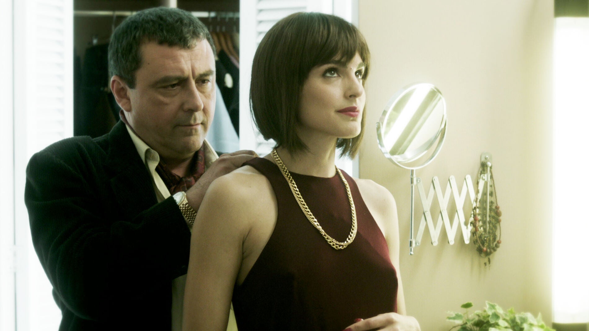 El duro pasado de Carol saldr&aacute; a la luz en 'Apaches'