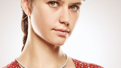 La protagonista de 'Fatmagül' se adelanta a la tendencia del verano: el vestido floreado