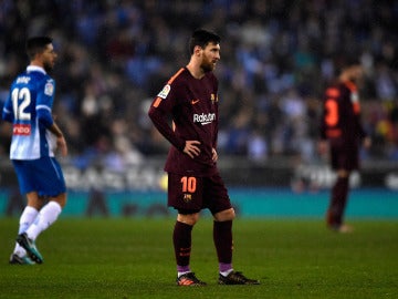 Messi, cabizbajo en el partido ante el Espanyol
