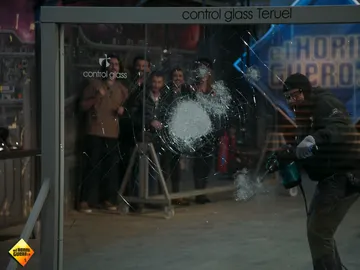 Cómo romper un cristal indestructible y no morir en el intento Cómo romper un cristal indestructible y no morir en el intento