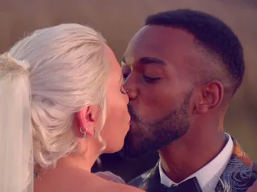 Alessandra y Adrián se dan el ‘sí, quiero’ al atardecer de México Alessandra y Adrián se dan el ‘sí, quiero’ al atardecer de México