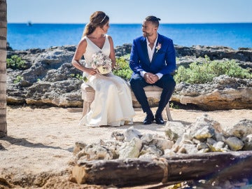  Dámaris y Gabriel practican ‘la cucharita’ en su noche de bodas