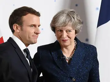 May y Macron se reúnen en Londres. May y Macron se reúnen en Londres.