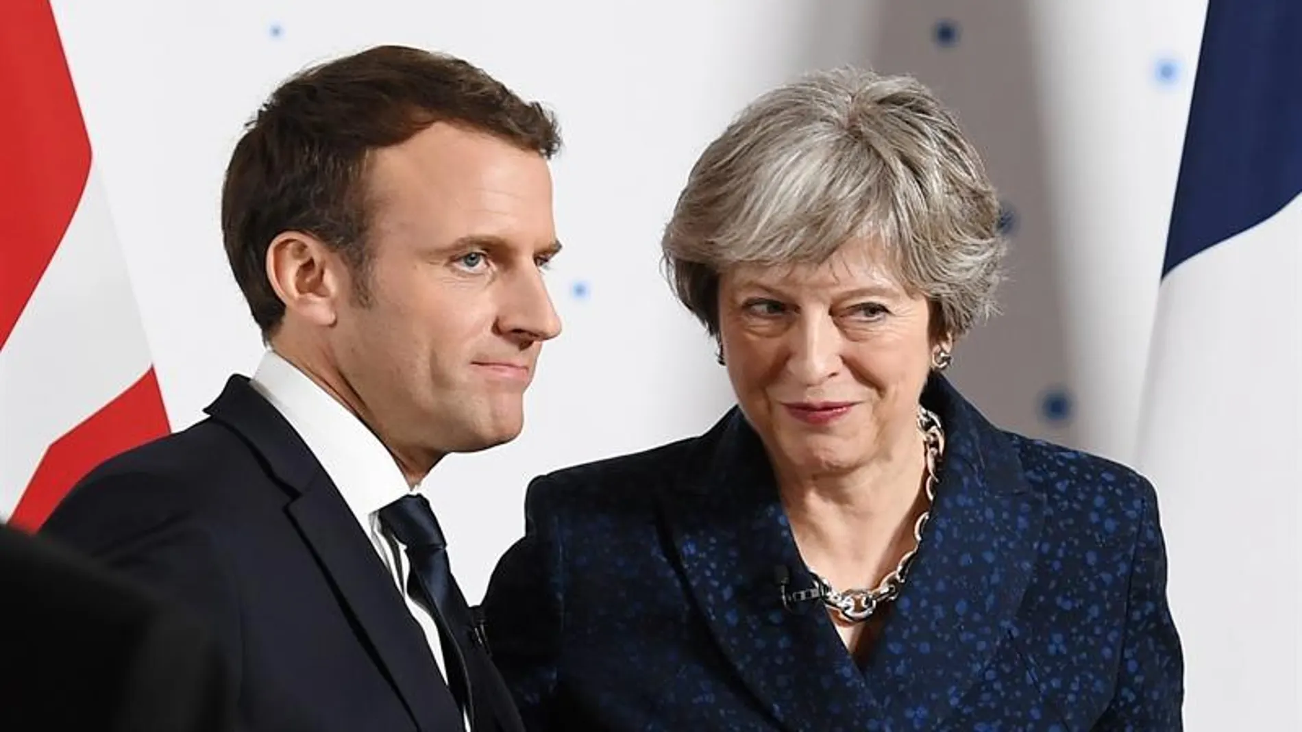 May y Macron se reúnen en Londres. May y Macron se reúnen en Londres.