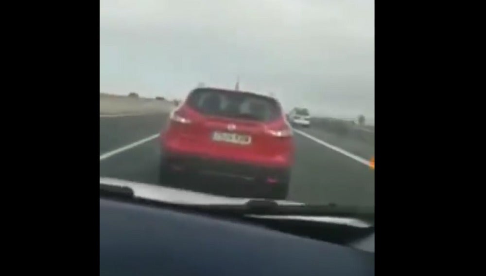 Imagen del vehículo que circulaba de forma temeraria por la A-30