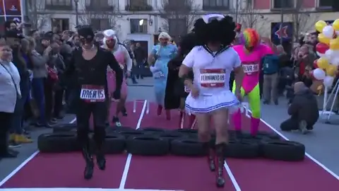 Madrid acoge una réplica del 'Mascarita pone tacón' del Carnaval de Tenerife con la carrera de una docena de hombres con tacones Madrid acoge una réplica del 'Mascarita pone tacón' del Carnaval de Tenerife con la carrera de una docena de hombres con tacones