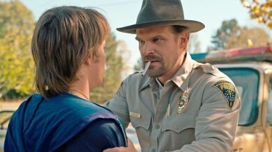 David Harbour, de 'Stranger Things', se ofrece a oficiar la boda de una seguidora