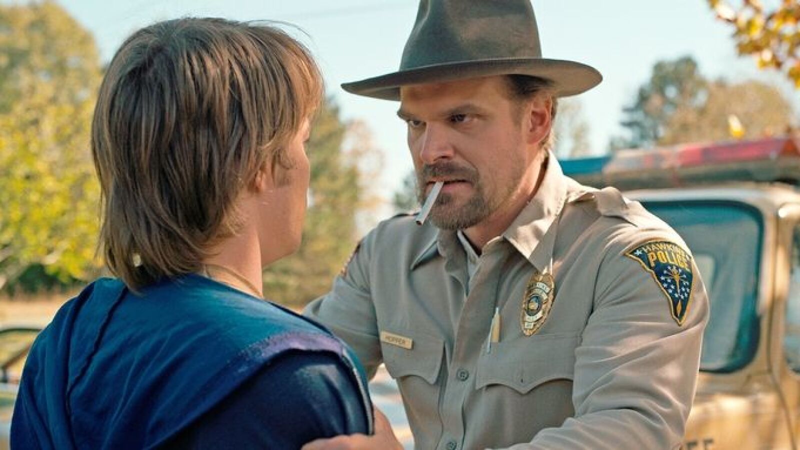 David Harbour, de 'Stranger Things', se ofrece a oficiar la boda de una seguidora