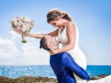 Dámaris y Gabriel posan encandilados como marido y mujer Dámaris y Gabriel posan encandilados como marido y mujer