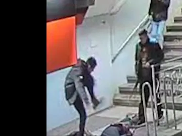 Imagen de la agresión captada por las cámaras de seguridad del metro Imagen de la agresión captada por las cámaras de seguridad del metro