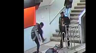 Detenido un joven de 18 años por una brutal agresión a un hombre en el metro de Barcelona