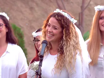 Dámaris anuncia su boda a ritmo de chirigota Dámaris anuncia su boda a ritmo de chirigota