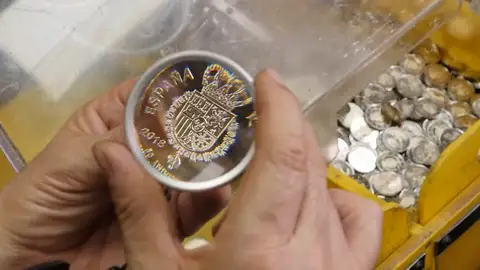 Moneda de 2 euros para conmemorar el Cincuenta Aniversario del Rey Moneda de 2 euros para conmemorar el Cincuenta Aniversario del Rey