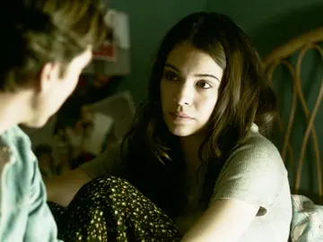 Vicky, sobrepasada por la presión familiar, se va de casa de sus padres Vicky, sobrepasada por la presión familiar, se va de casa de sus padres