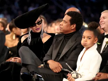 Beyoncé, Jay-Z, y Blue Ivy en la gala de los Grammy 2018 Beyoncé, Jay-Z, y Blue Ivy en la gala de los Grammy 2018