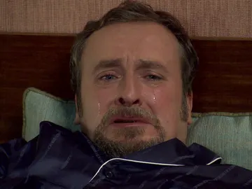 Ernesto Ortega, desesperado, busca el cariño de Matilde Ernesto Ortega, desesperado, busca el cariño de Matilde