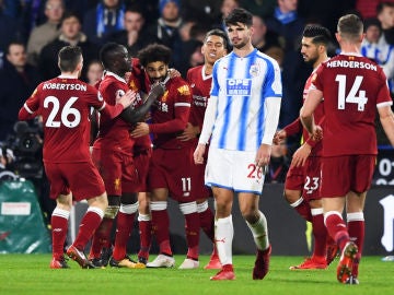 Los jugadores del Liverpool celebran uno de los goles ante el Huddersfield