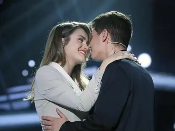 Amaia y Alfred durante la actuación de "Tu Canción" Amaia y Alfred durante la actuación de "Tu Canción"