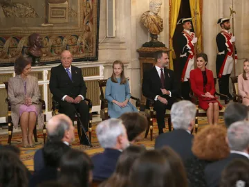 Los Reyes junto a la Princesa Leonor y la Infanta Sofía Los Reyes junto a la Princesa Leonor y la Infanta Sofía