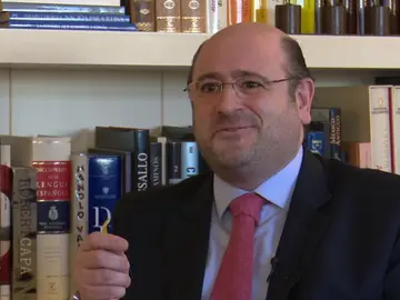 Fermín Urbiola: "Esta generación nació con un hito en el calendario, con el mayo del 68" Fermín Urbiola: "Esta generación nació con un hito en el calendario, con el mayo del 68"