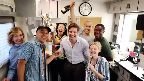 El reparto de 'Cloverfield 3' riéndose de todos nosotros El reparto de 'Cloverfield 3' riéndose de todos nosotros
